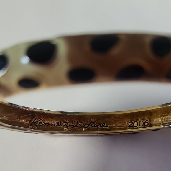 Kenneth Jay Lane KJL Cheetah Enamel Goldtone Hinged Cuff Bracelet 2006 - Picture 2 of 4
